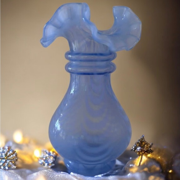 Vintage Provincial Blue Crimped Curtain Vase - Picture 3 of 10